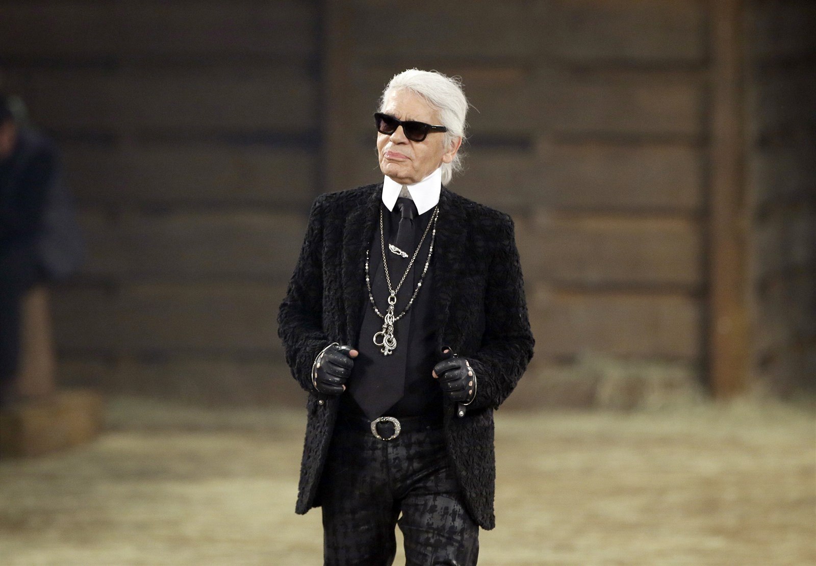 Karl Lagerfeld zem�el ve v�ku 85 let.