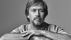 Slavný pr�myslový designér Marc Newson a jeho poslední kolekce zavazadel pro...