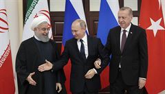 Putin jedná o situaci v Sýrii s protjky z Íránu a Turecka Hasanem Rúháním...