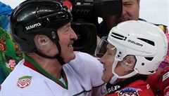 Vladimir Putin a Alexander Lukaenko hrají hokej