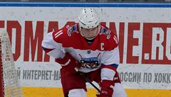 Vladimir Putin hraje hokej
