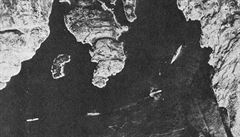 Fotografie Bismarcka zakotveného v Grimstafjordu poblí Bergenu dne 21. 5. 1941.