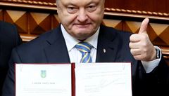 Poroenko podepsal dodatek stavy o lenstv Ukrajiny v EU a NATO