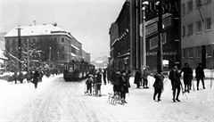 Krutá zima roku 1929: v Praze se lyovalo a sákovalo pímo v ulicích.