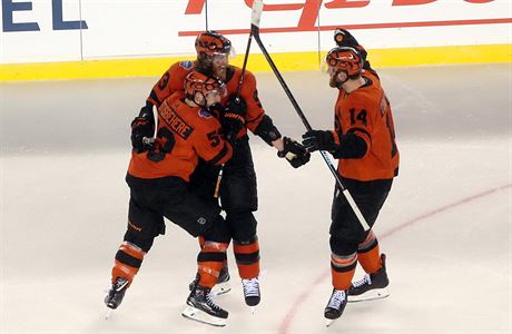 tonk Jakub Vorek pomohl Philadelphii v utkn NHL, kter se hrlo pod...