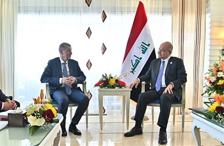 Andrej Babi a irácký prezident Barham Sáli na úvodu summitu Evropské unie a...