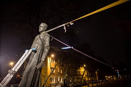 Je to pád. Symbolický. Pustí se polská církev konen do zútování s vlastními...