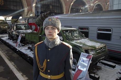 Na cestu po Rusku se dnes vydal na vlak vystavující válené trofeje zabavené...