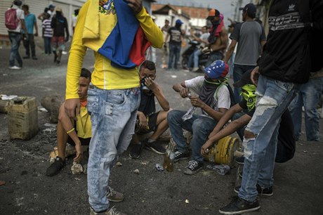 Venezuelská armáda věrná prezidentovi Nicolásovi Madurovi v sobotu odvrátila...
