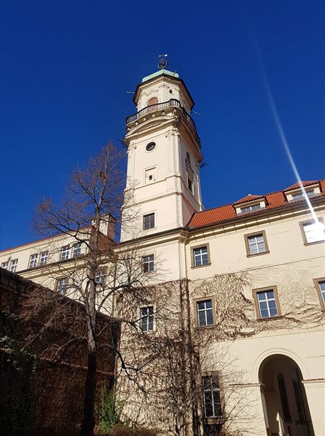 Meteorologická věž v pražském Klementinu.