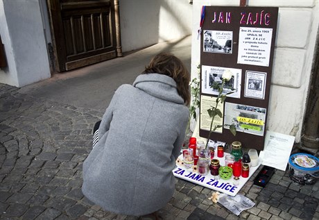 Lidé si 25. února v Praze pipomnli padesáté výroí sebeupálení Jana Zajíce.