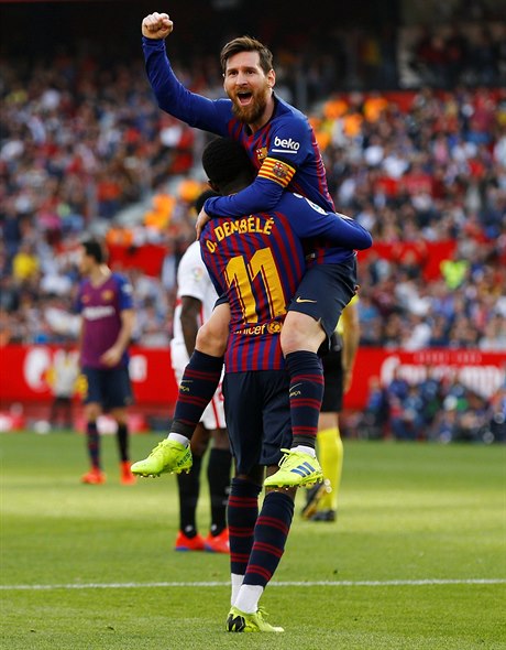 Lionel Messi slaví hattrick do sítě Sevilly