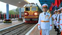 Vietnamt vojci hldaj vlak, kter pivezl severokorejskho vdce Kim...