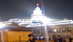 Nasvícené jsou i vládní budovy