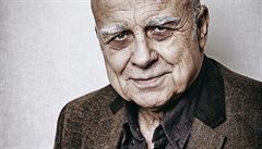 Zp�vák, texta� a malí� Ivan Mládek.