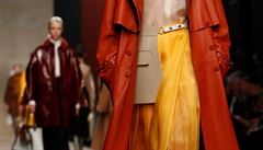 V poslední Lagerfeldov� kolekci pro Fendi p�edstavené ve �tvrtek v Milán� se...