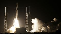 Ve tvrtek odstartovala raketa Falcon spolenosti SpaceX s robotickým vozítkem,...