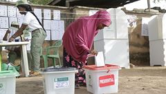 Krátce ped otevením volebních místností v Nigérii v sobotu zaútoili...