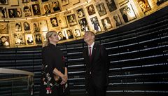 eský premiér Andrej Babi a jeho manelka Monika (vlevo) navtívili v...