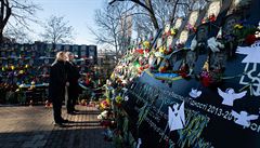 Památku Majdanu u vera uctil ukrajinský prezident Petro Poroenko spolen s...
