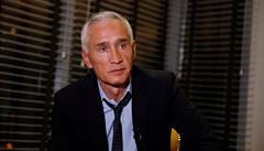 Noviná Jorge Ramos po proputní z venezuelské vazby.