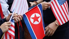 Severokorejské a americké vlajky. | na serveru Lidovky.cz | aktuální zprávy
