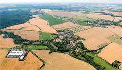 Letecký snímek obce Slutice z roku 2015