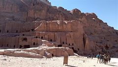 Skalní msto Petra je na seznamu UNESCO.