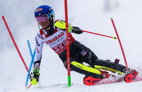 Mikaela Shiffrinov v prbhu slalomu ve pindlerov Mln