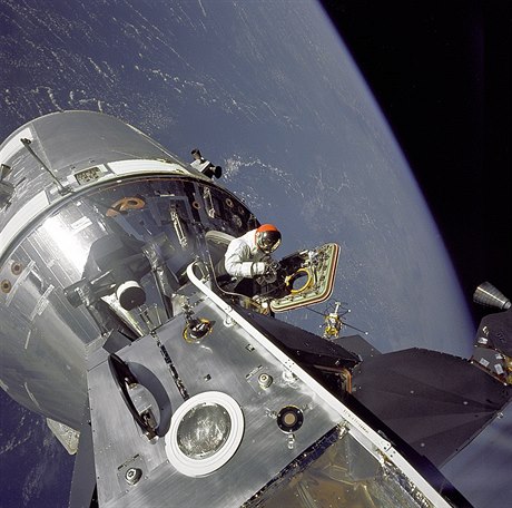 Let americké kosmické lodi Apollo 9 patří k pozapomenutým kosmickým výpravám.