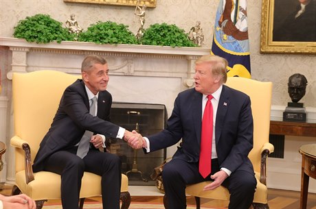 Andrej Babiš na úvodu schůzky s prezidentem USA Donaldem Trumpem.