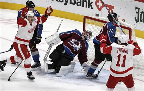 Filip Zadina se raduje ze svojí premiérové branky do sít Colorada