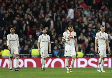 Hráči Realu Madrid po obdržené brance proti Ajaxu