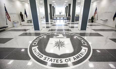 Vstup do centrály americké zpravodajské sluby CIA v americkém Langley.