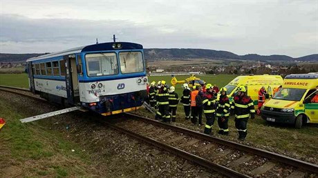 U Ronova nad Doubravou se srazil osobní vlak s manipulačním vlakem.