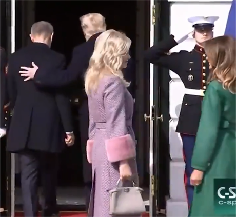 Monika Babiová a Melanie Trumpová po píjezdu do Bílého domu.