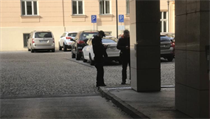 Policist zasahuj v sdle antimonopolnho adu v Praze.