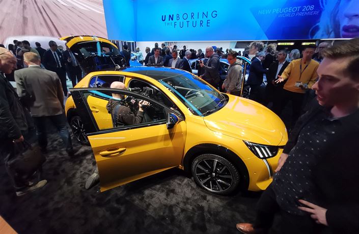 Peugeot 208 na autosalonu v enev