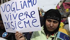 ena protestující proti rasismu v italském Milán.