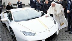 Papež František se svým Lamborghini Huracán