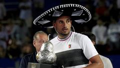 Nick Kyrgios s vítzným sombrérem a trofejí z Acapulka