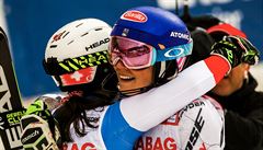 Petra Vlhová gratuluje Mikaele Shiffrinové