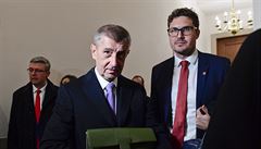 Premiér Andrej Babi (uprosted) odchází 6. bezna 2019 z jednání na pd...