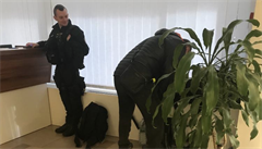 Policisté zasahují v sídle antimonopolního ú�adu v Praze.