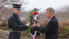eský premiér Andrej Babi dnes ve Washingtonu uctil památku obtí...