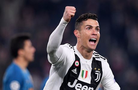 Cristiano Ronaldo slaví jeden ze tí gól proti Atlétiku Madrid