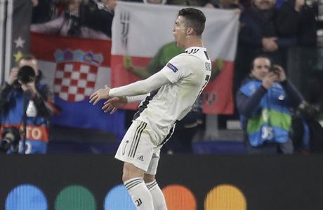 Cristiano Ronaldo bouliv oslavuje vtzstv nad Atleticem Madrid.