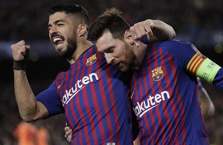 Lionel Messi a Luis Suarez slaví vítzství v Lize mistr.