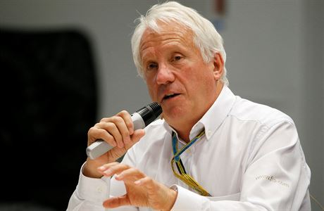 Charlie Whiting zemel ve vku 66 let.