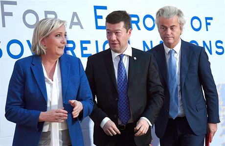 Marine Le Penová, Tomio Okamura a Geert Wilders na konferenci evropských krajn...